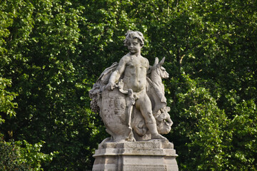 Fototapeta na wymiar The Victoria Memorial, in front of the Buckingham Palace