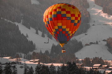 hot air balloon chateaux d'oex Switzerland festival