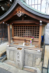 Obraz premium 京都市街の祠