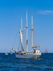 Fototapeta na wymiar Segelschiffe auf der Ostsee während der Hanse Sail in Rostock