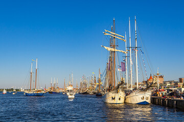 Fototapeta na wymiar Segelschiffe auf der Warnow während der Hanse Sail in Rostock