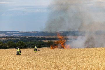Feldbrand im Sommer durch starke Trockenheit © JKFTV.de