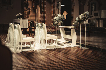 Dekoracje ślubne w kościele