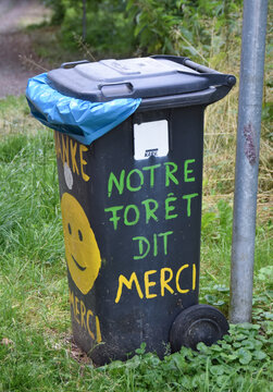 Litter ton Garbage Trash  Bin Ton for Recycling Environment Pollution protection in European French German borderlands with emoji smiley and graffiti message: "Our Forest says thank you".