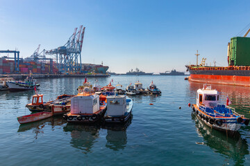 Obraz premium boats in port Vina del Mar, Valparaiso, Chile