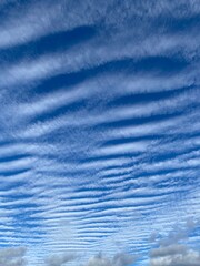 Obraz premium Blue background with white clouds