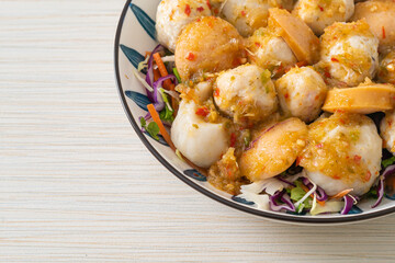 Meatball and fishball spicy salad