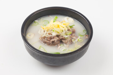 
A soup made by boiling the head, intestines, bones, feet, and crucible of a cow. Or food cooked in the soup.