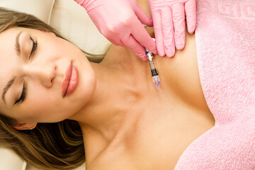 Obraz na płótnie Canvas Mesotherapy rejuvenation injection for woman
