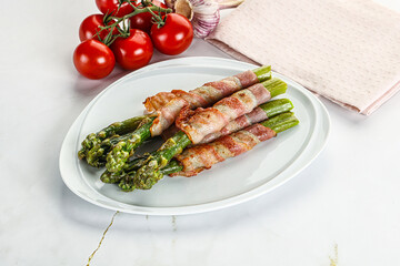 Grilled asparagus with bacon