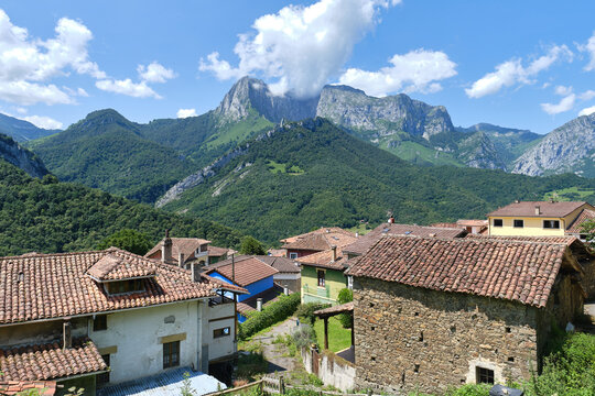 San Juan de Bele&ntilde;o, Ponga, beautiful mountain village in the interior of Asturias