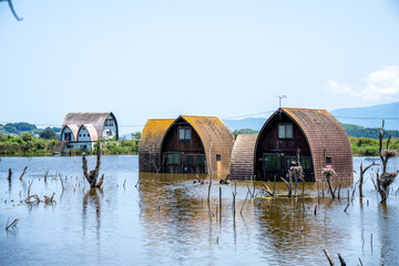 日本の岡山県瀬戸内市の水没したペンション村