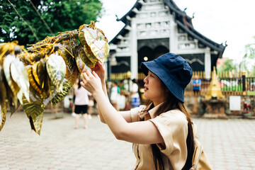 Obraz premium Asian traveller take a photo to Pagoda of wat lok moli temple in Chiang mai city, Thailand