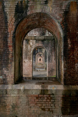 Fototapeta na wymiar 南禅寺水路閣 古いレンガ造りのトンネル