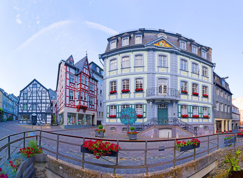 Haus Troistorff mit Hochzeitsbaum, Monchau, Nordrhein-Westfalen