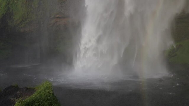 Cascada caudalosa en islandia