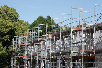 Baugerüst, Baustelle, Rohbau, Modernes weisses Wohngebäude, Deutschland