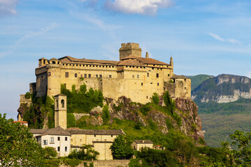 Fototapeta na wymiar Bardi castle (Castello di Bardi) with town, province of Parma, Emilia Romagna