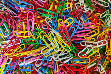 Colorful stack of paper clips - obrazy, fototapety, plakaty