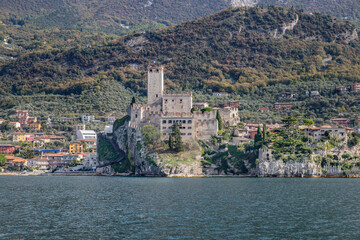 Fototapeta premium View of fortress, old town, mountains and lake Garda in Malcesine, Italy