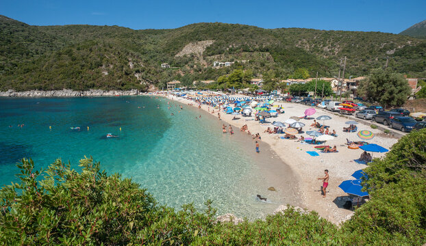 Mikros Gialos, Beautiful green beach in Greece