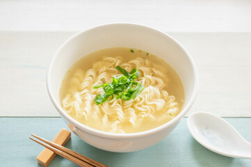 休日昼の塩ラーメン