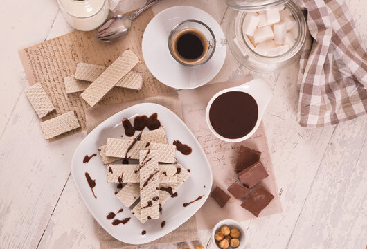 Neapolitan wafers filling with hazelnut-chocolate cream.