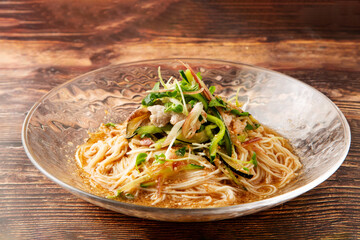 豚バラ肉と夏野菜のゴマだれそうめん