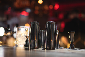 metal bowls for making cocktails at the bartender's bar counter