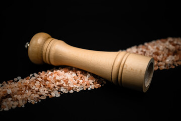 Himalayan pink salt with a grinder in wood