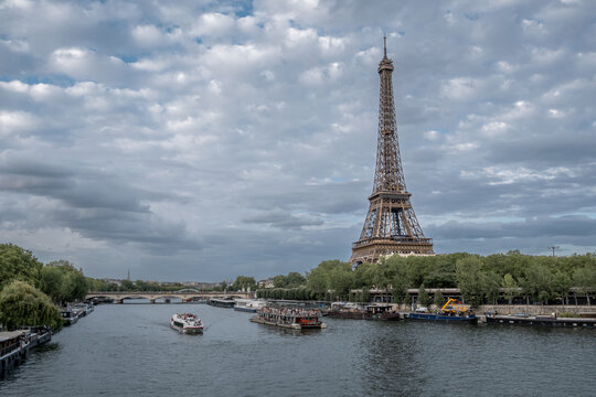 Viewpoint of the Eiffel tower as the most famous French monument