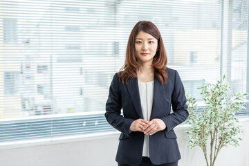 働く女性　a working woman