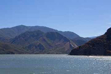 Fototapeta premium A Hot, Hot Day at Pyramid Lake, Los Angeles County