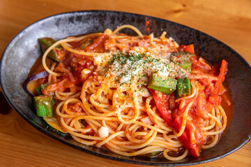 飲食店のトマトパスタ　spaghetti with tomato sauce