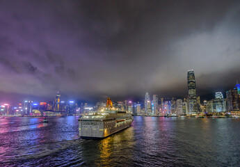 Naklejka premium city harbor at night