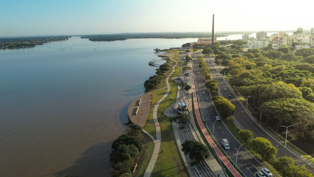 Vista a&eacute;rea Orla do Gua&iacute;ba em Porto Alegre no Rio Grande do Sul