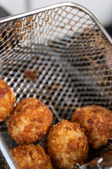 hamburguesa y arroz frito 