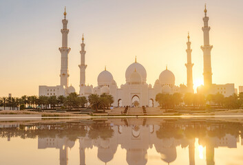 Naklejka premium 20 March 2023, Abu Dhabi, UAE: Sheikh Zayed Mosque largest mosque of UAE located in Abu Dhabi capital city of United Arab Emirates. The 3rd largest mosque in world. Beautiful photo in sunset light