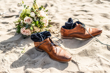 Naklejka premium Romantic marriage couple wedding Symbols shoes