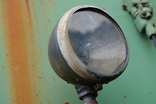Scheinwerfer einer alten Lokomotive