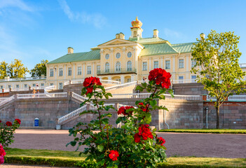 Fototapeta na wymiar Grand Menshikov palace in summer in Oranienbaum (Lomonosov) park, Saint Petersburg, Russia