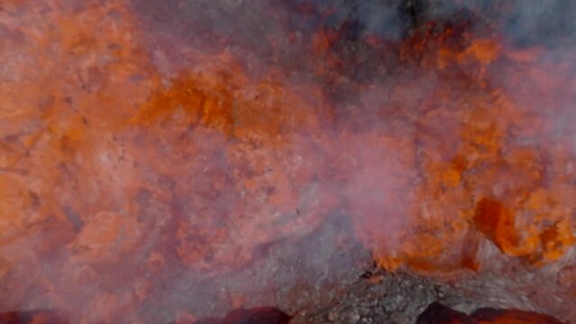 erupci&oacute;n de volc&aacute;n a vista de drone