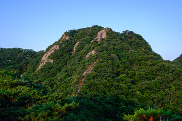 Obraz premium Scenic view of Mt.Gyeryongsan against sky during sunrise