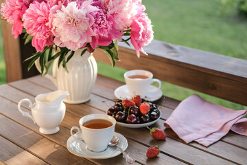 Breakfast with berries and coffee is served on the summer terrace or balcony.