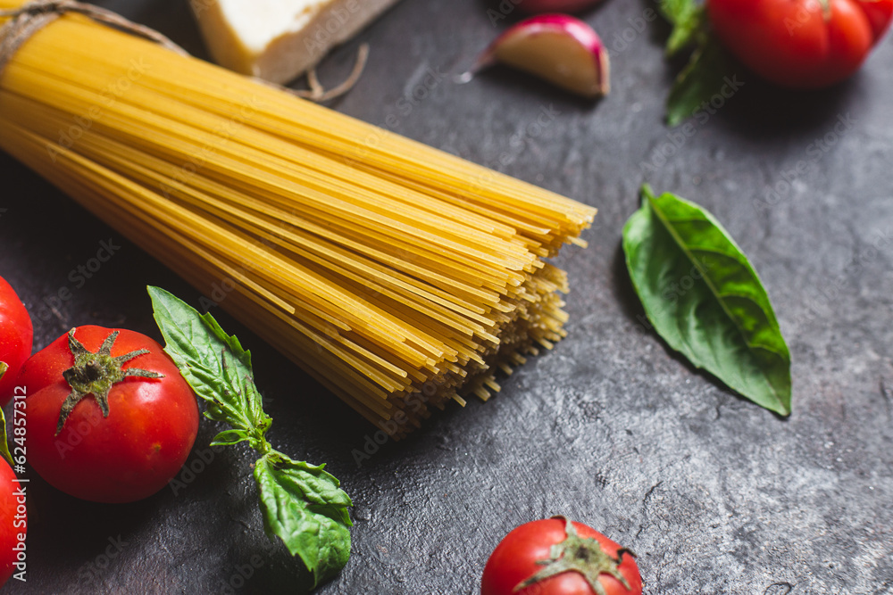 Wall mural Raw spaghetti on a dark background