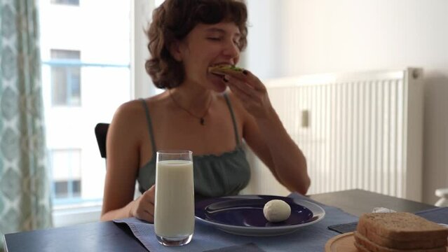 Young woman eating healthy breakfast