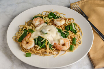  whole wheat spaghetti  with  spinach and  shrimp