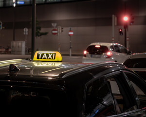 Taxi Wien , Linz in der Nacht am Bahnhof
