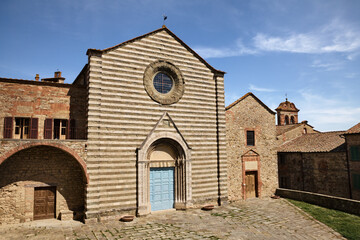 Fototapeta na wymiar Lucignano, Arezzo, Tuscany, Italy: the medieval church of St. Francis in the historic center of the ancient Tuscan town