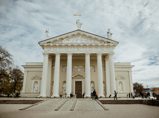 Fototapeta na wymiar The Cathedral Square, main square of Vilnius Old Town